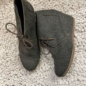 Toms wedges